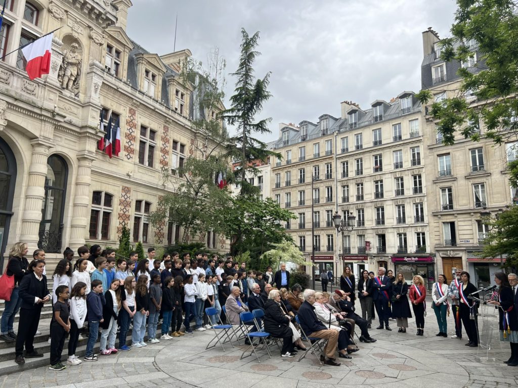 Rassemblement place de la mairie